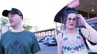 9 months pregnant and looking for a laid: Meet Sweet Melissa!