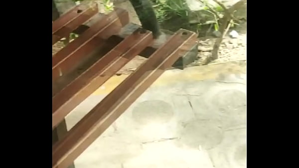 Me encuentro en el parque a madre soltera, la engaño y le doy dinero para follarla varias veces