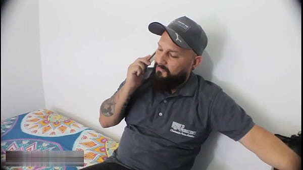 Madrastra cachonda enseña follar a su hijastro antes de que este por primera ves a su novia – Porno en Español