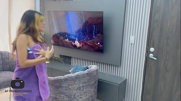 Embarazada latina se aprovecha de joven repartidor y le pide que la coja duro a cambio del pago de su servicio. H.L.